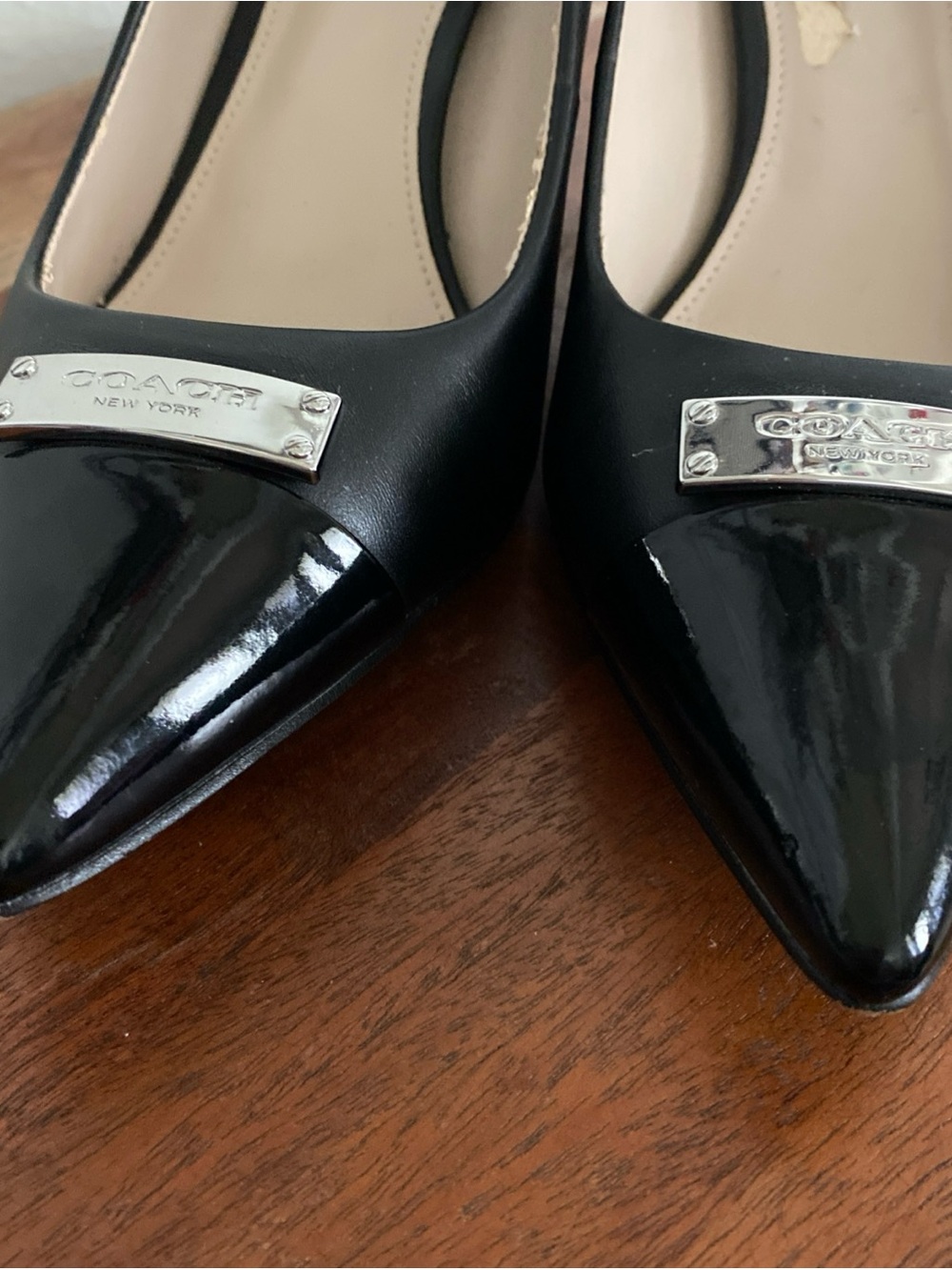 Coach Black Pointed Toe Leather Pumps with Logo Plaque size 6.5 - Picture 4 of 9